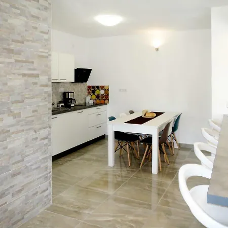 Chrystal 500s Ferienhaus Benkovac
